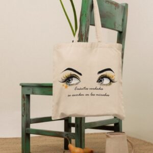 Ojos abiertos dorados. Frase.