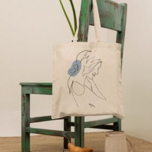 Silueta mujer tonos azules.